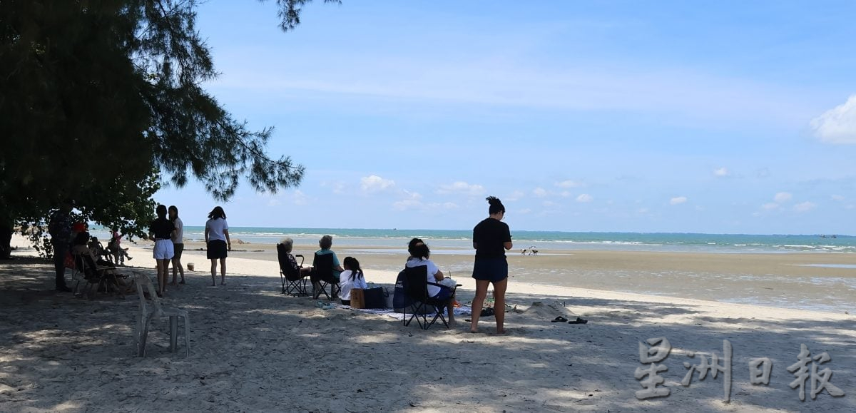 东：已签发：配合4天连假，关丹各大旅游景点迎来游客，好热闹