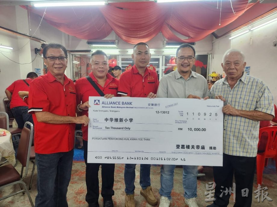 东：已签发：登嘉楼关帝庙热心华教 庙庆晚宴不忘资助华小