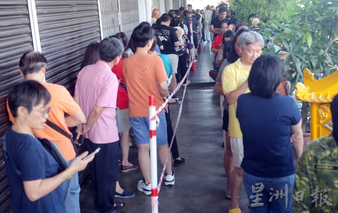 4天连假加学校假期 黄金周带旺怡食肆 土产店