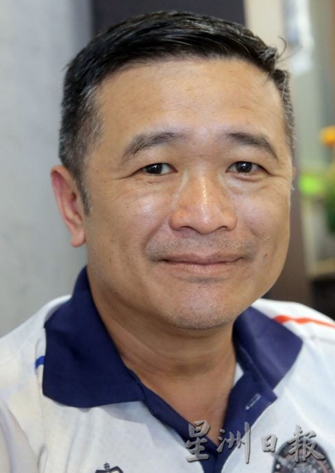 4天连假加学校假期 黄金周带旺怡食肆 土产店