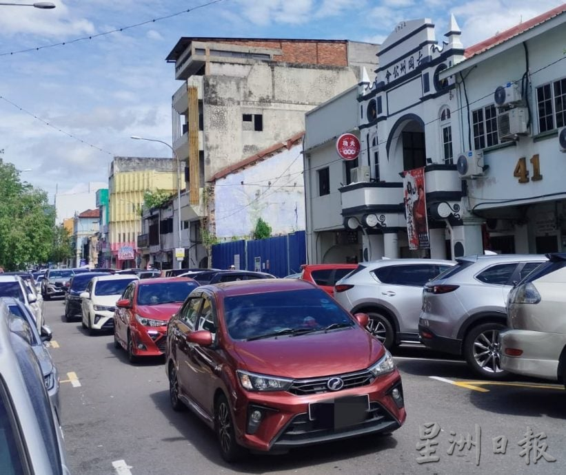 4天连假加学校假期 黄金周带旺怡食肆 土产店