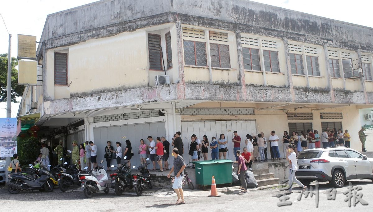 4天连假加学校假期 黄金周带旺怡食肆 土产店