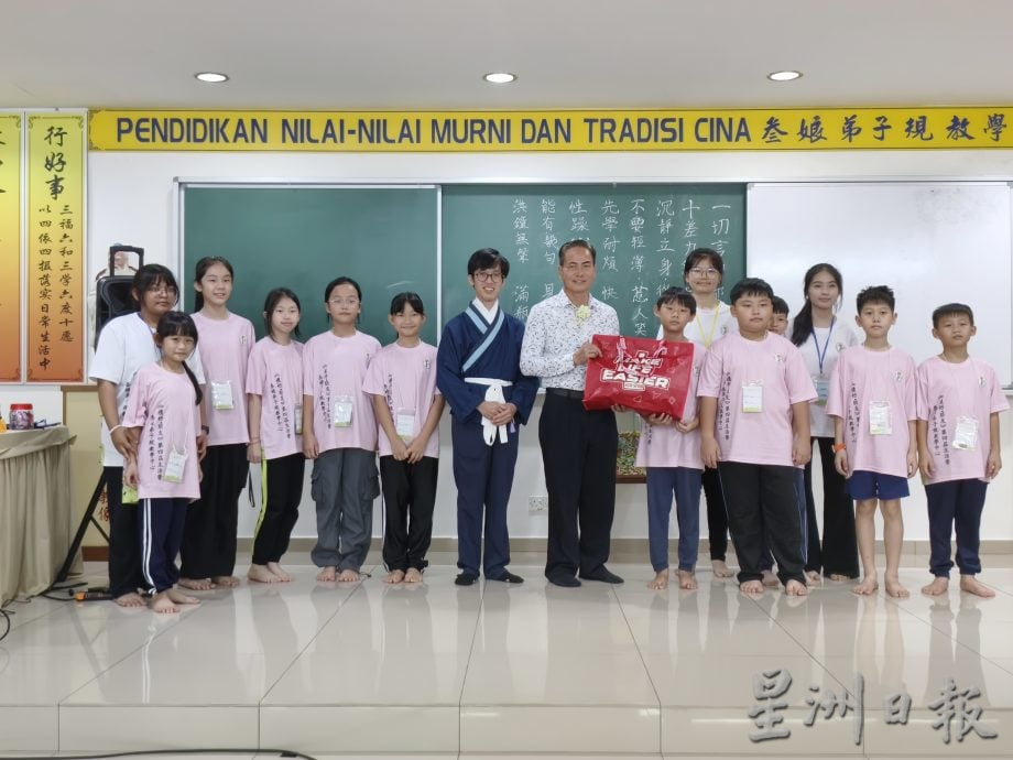 东：直凉三娘弟子规教学中心生活营闭幕 冯海程：学习弟子规终生受用