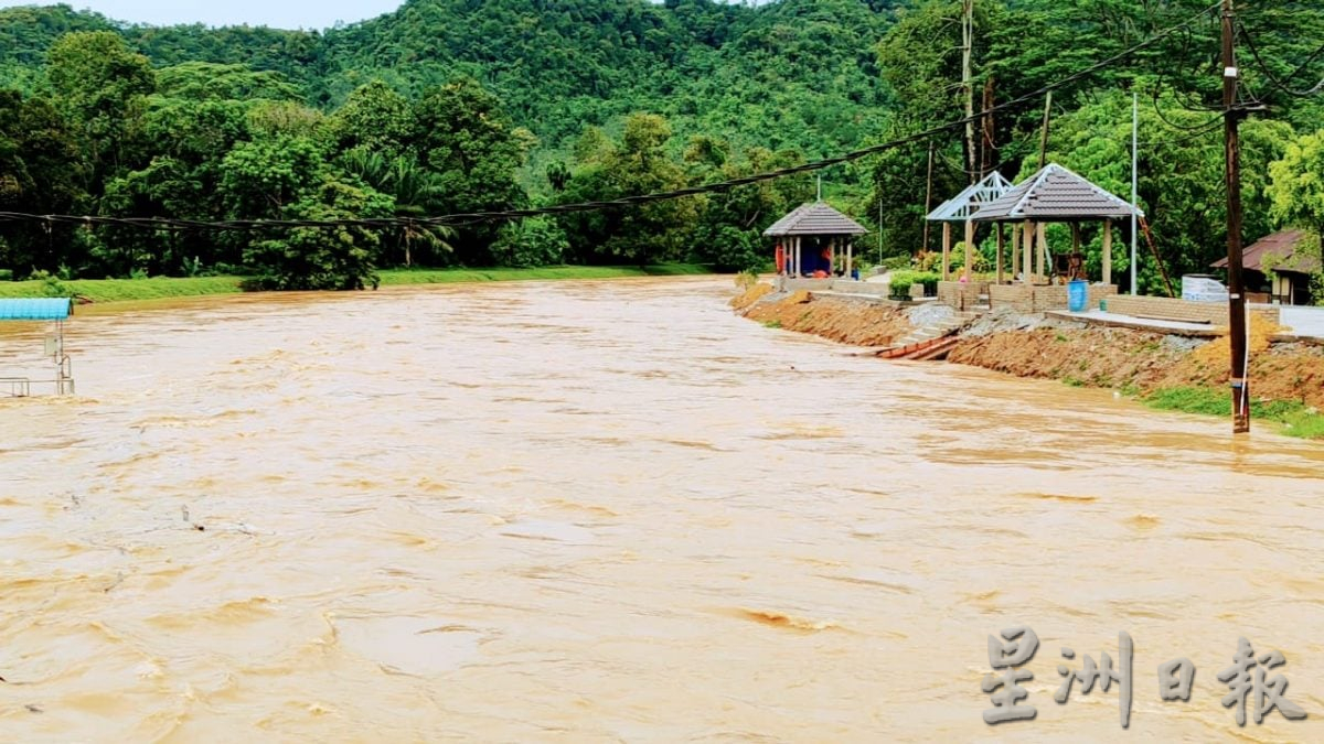 丹绒马林多处水灾 2疏散中心安置194灾民