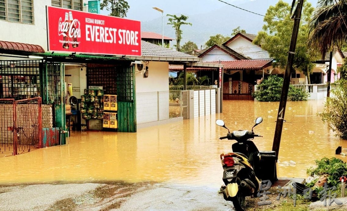 丹绒马林多处水灾 2疏散中心安置194灾民