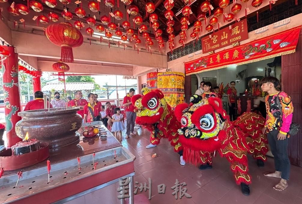 取代(古城版)“广泽尊王”神像驻临凤山宫一周