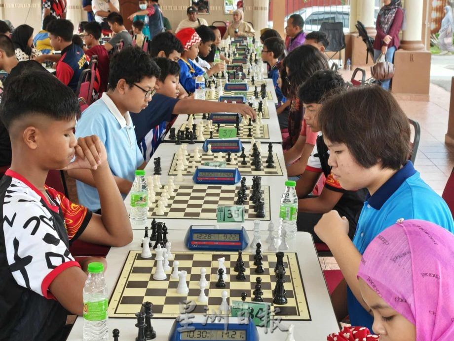 东：哥市百年嘉美穆罕玛迪清真寺配合马来西亚日举办2天的庆典活动，并再次安排跨种族节目让非穆斯林走入清真寺，其中就包括了西洋棋比赛。