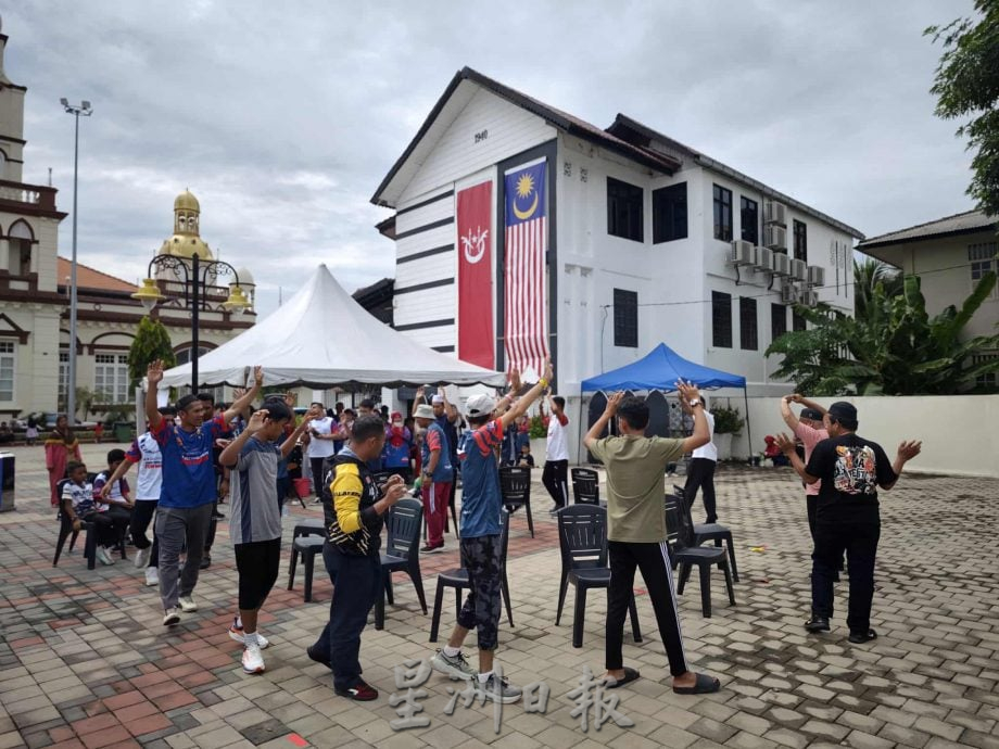 东：哥市百年嘉美穆罕玛迪清真寺配合马来西亚日举办2天的庆典活动，并再次安排跨种族节目让非穆斯林走入清真寺，其中就包括了西洋棋比赛。