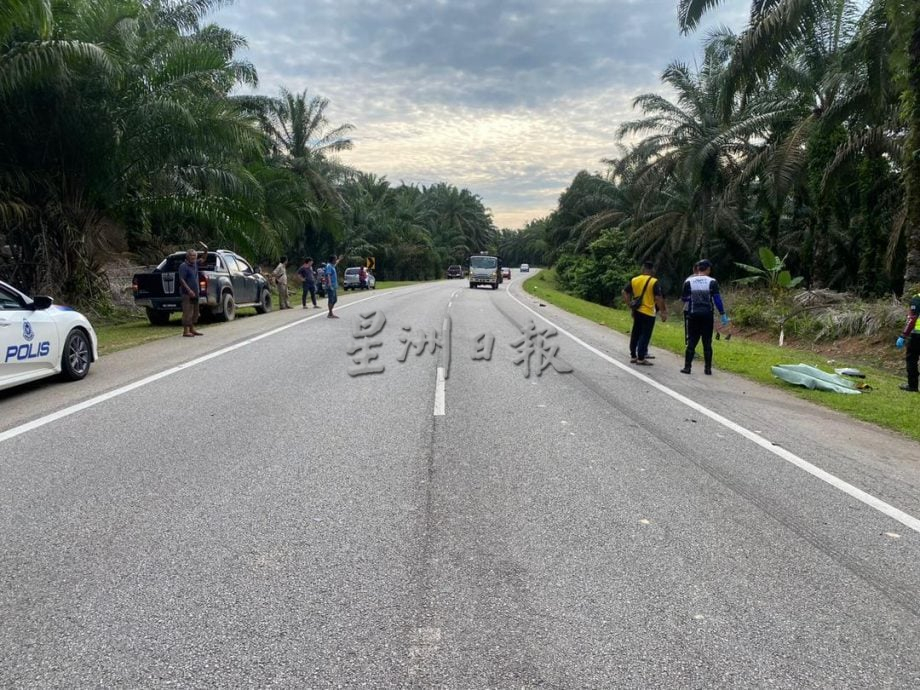 东：摩托车与四驱车相撞 骑士当场毙命