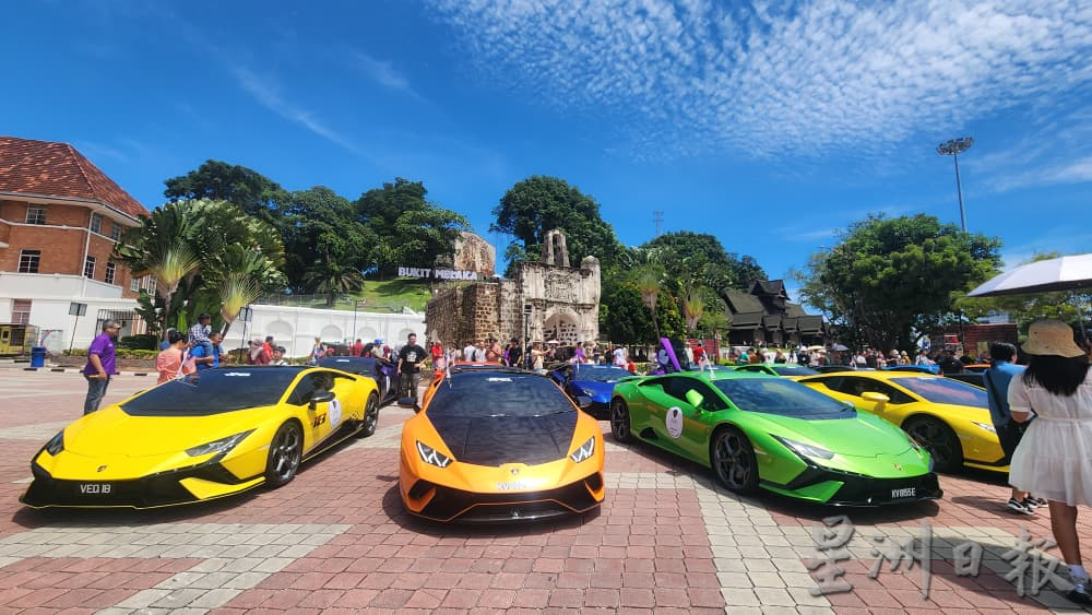 25兰博基尼聚古城门 庆大马日捐快乐慈善协会4万