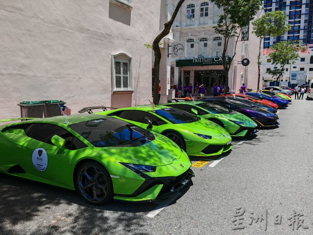 25兰博基尼聚古城门 庆大马日捐快乐慈善协会4万