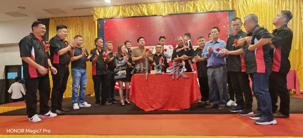 东:已签发:士满慕州议员陈俊广指出,9月末,政府将会落实针对性汽油补贴计划,预计85-90%的人民不会受影响