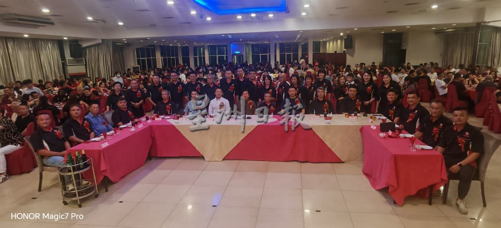 东:已签发:士满慕州议员陈俊广指出,9月末,政府将会落实针对性汽油补贴计划,预计85-90%的人民不会受影响