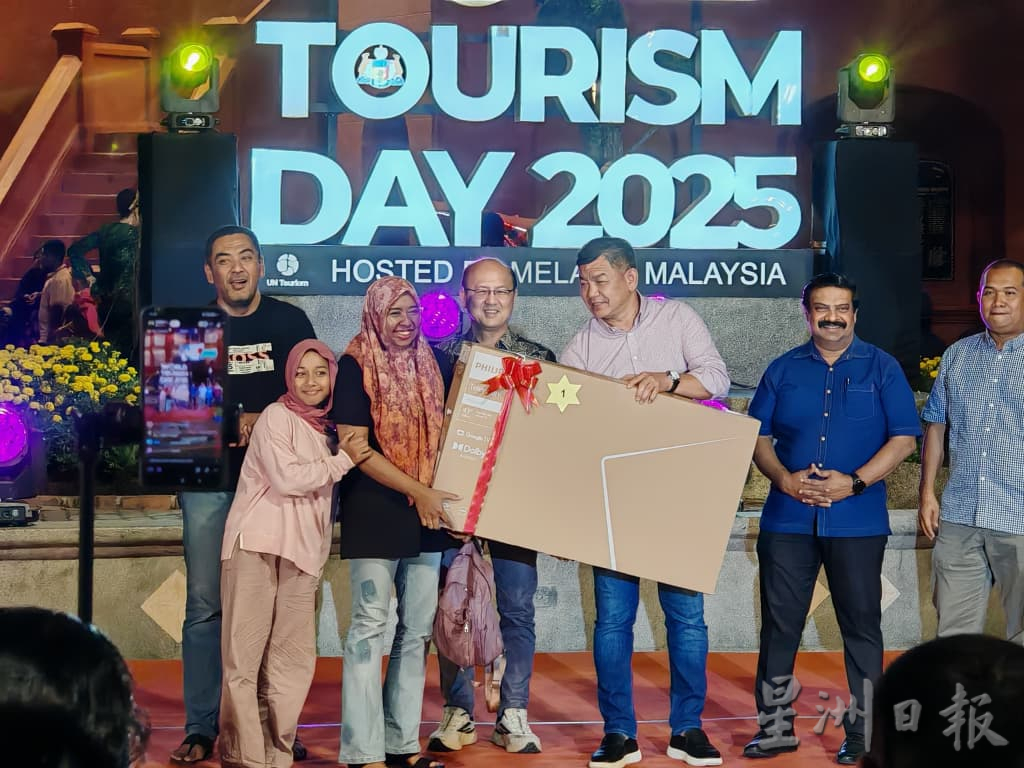 红屋区倒数活动 逾2万人庆大马日