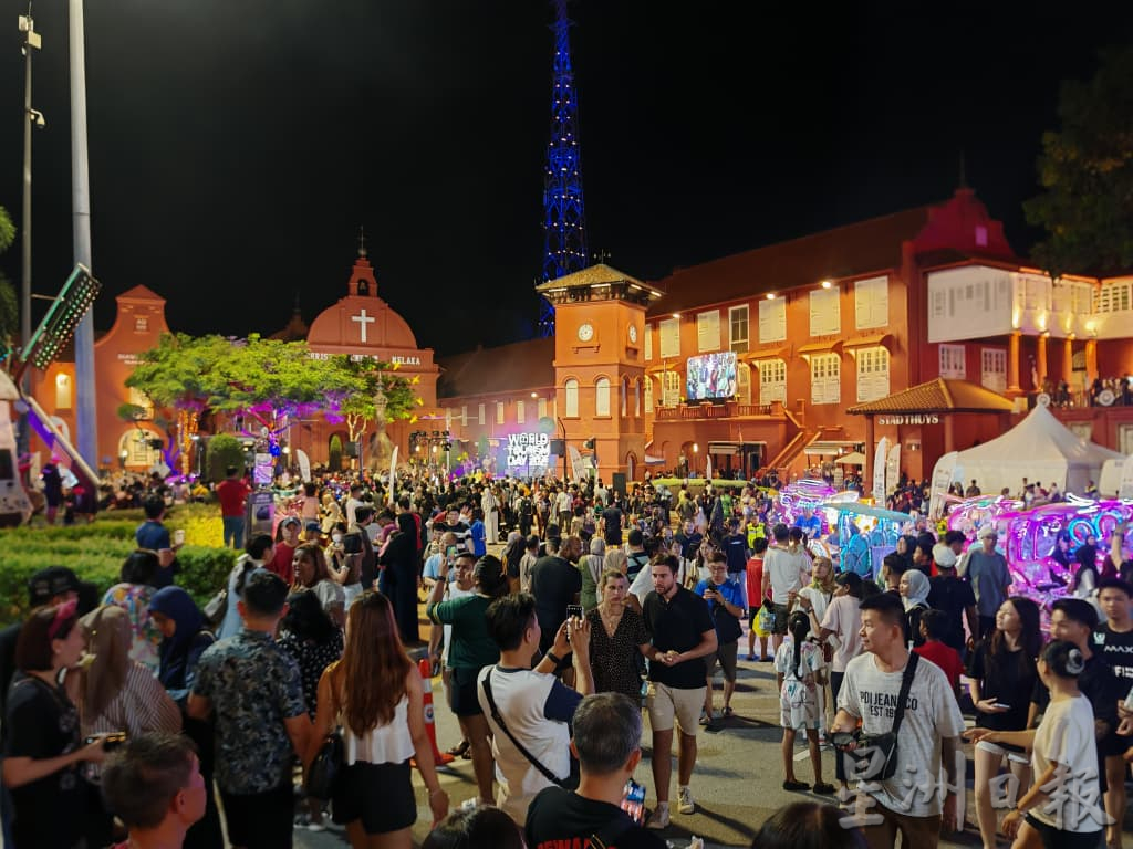 红屋区倒数活动 逾2万人庆大马日