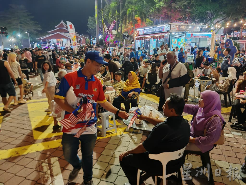 红屋区倒数活动 逾2万人庆大马日