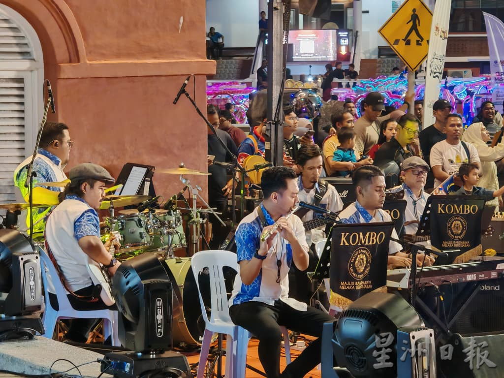 红屋区倒数活动 逾2万人庆大马日