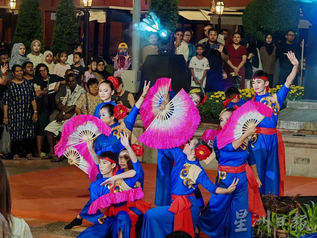 红屋区倒数活动 逾2万人庆大马日