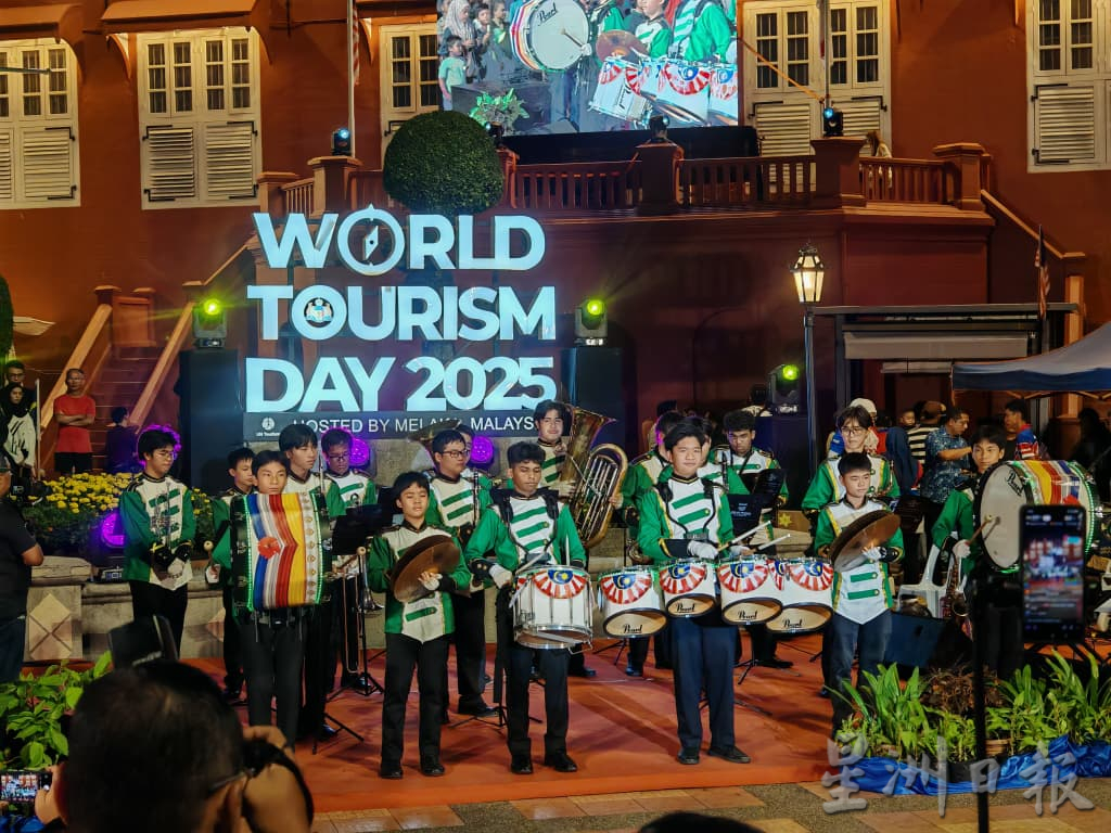 红屋区倒数活动 逾2万人庆大马日