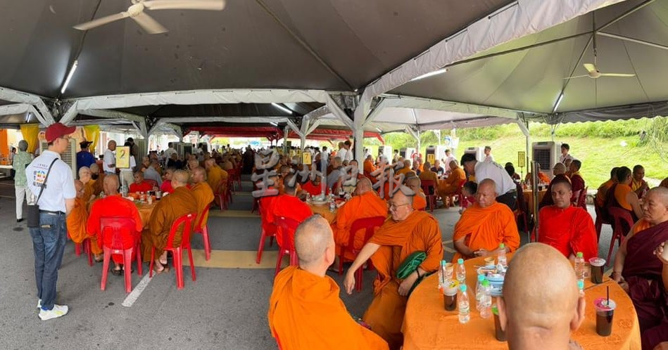 大都会/沙登佛教会916供僧大会创纪录／4图