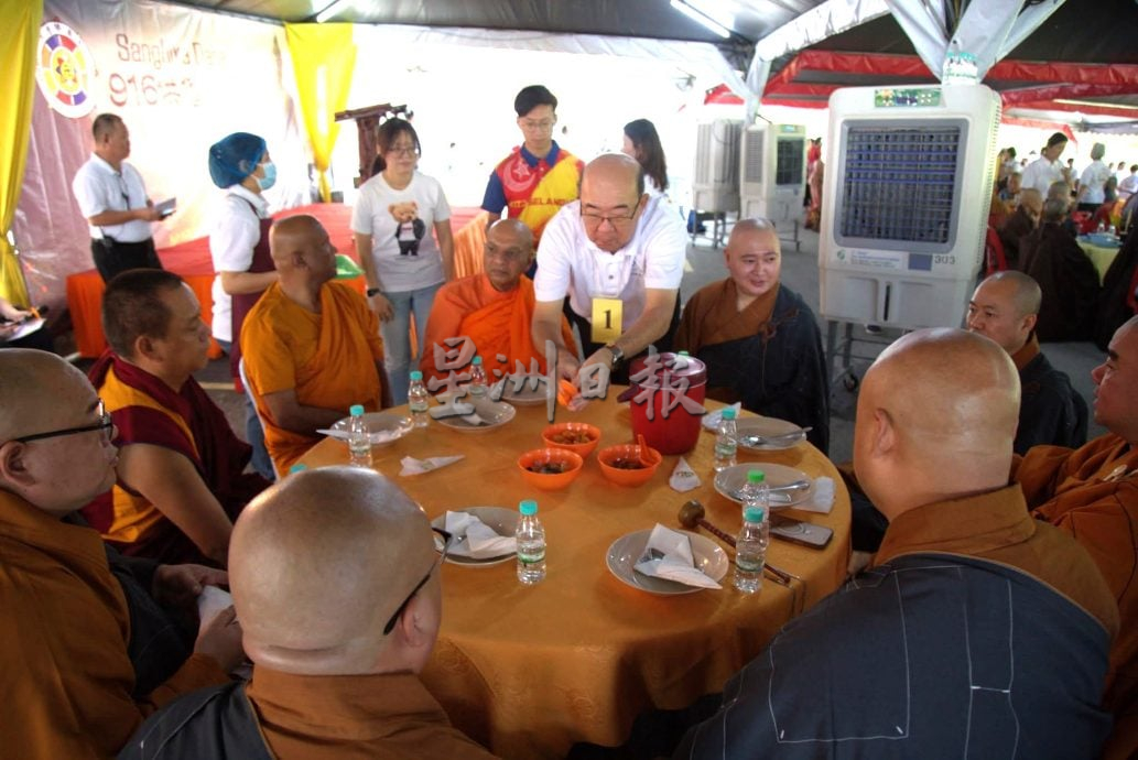 大都会/沙登佛教会916供僧大会创纪录／4图