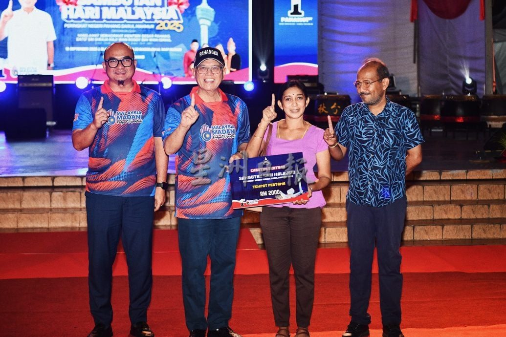 劳勿广场逾6000民众出席彭州大马日庆典。