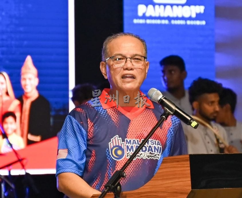 劳勿广场逾6000民众出席彭州大马日庆典。