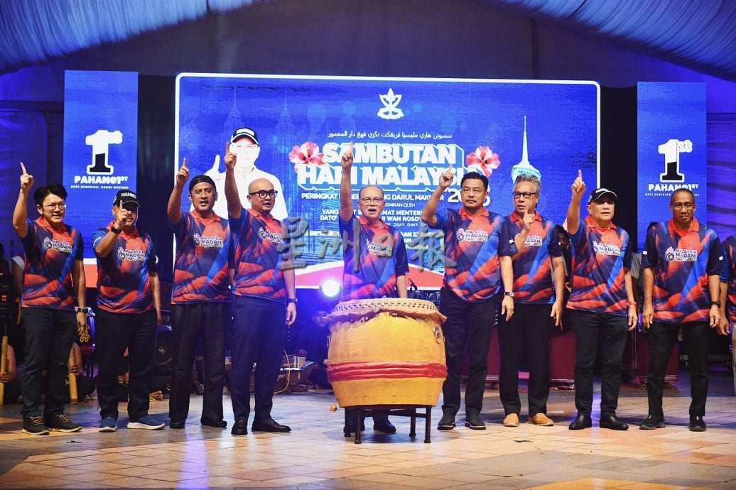 劳勿广场逾6000民众出席彭州大马日庆典。