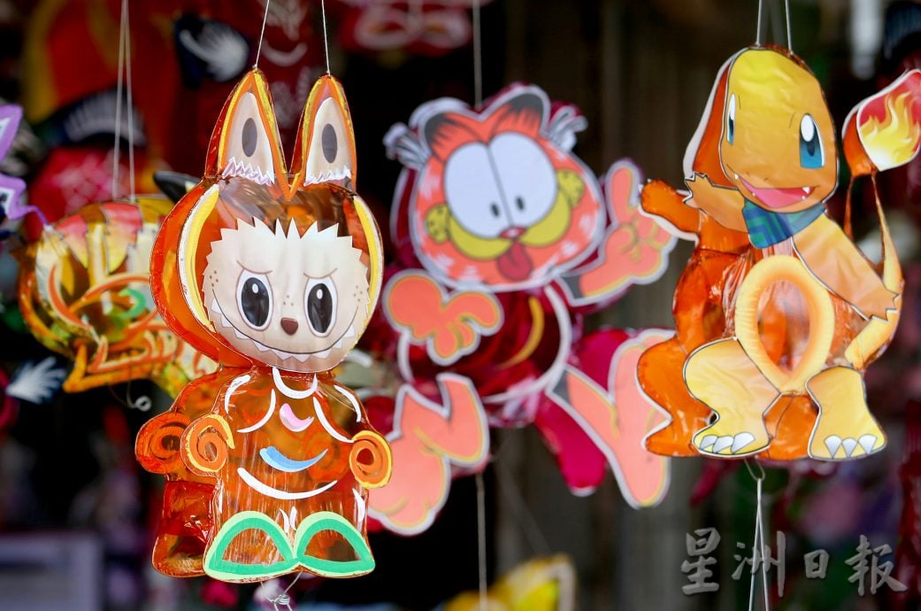 霹:封面主文∕传统手工与新潮造型齐亮相 缤纷灯笼迎中秋