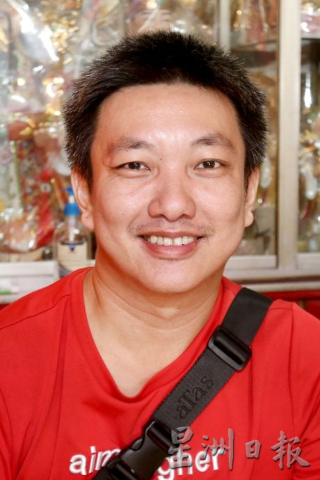 霹:封面主文∕传统手工与新潮造型齐亮相 缤纷灯笼迎中秋