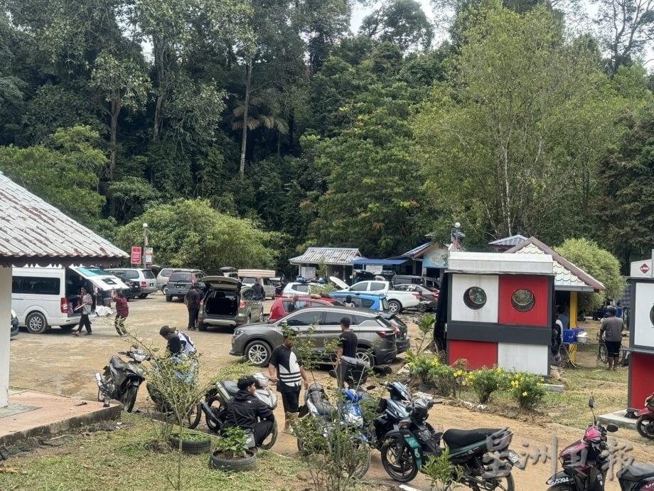 大都会/ME03头/吉粦新村热水湖被淹 露营客半夜逃命/11图