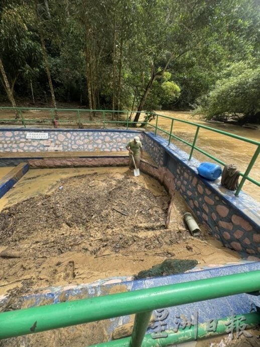 大都会/ME03头/吉粦新村热水湖被淹 露营客半夜逃命/11图