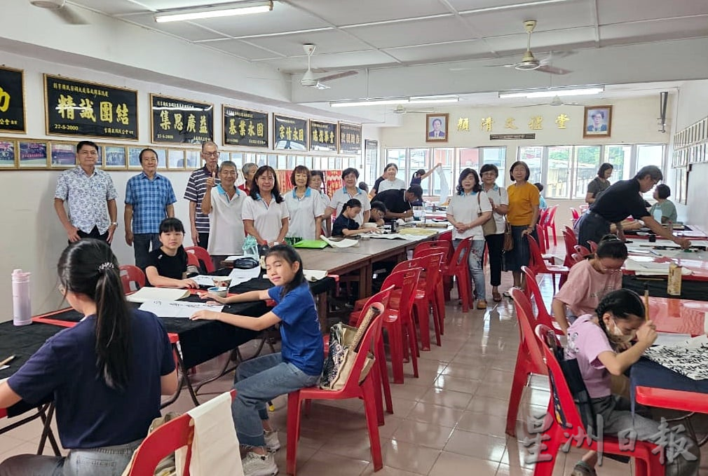 东：彭亨州颜氏宗祠颜真卿杯书法赛 58人挥毫迎接大马日