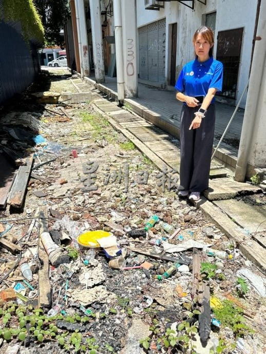 （古城第四版主文）峇章三角路后巷堆垃圾飘尿臭味