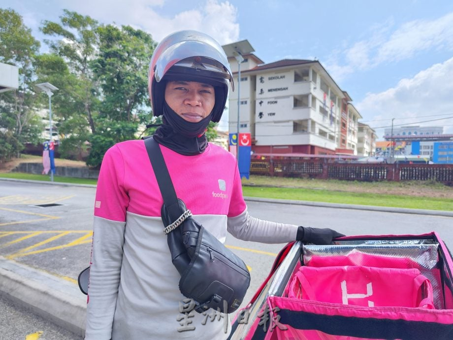 柔:民生特工队:乌鸦鸽子为患 士都兰海边卫生引关注