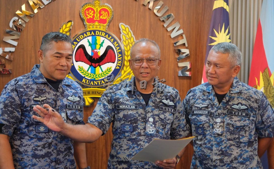 全(已签发):“大黄蜂”战机事故起因确定是鸟击