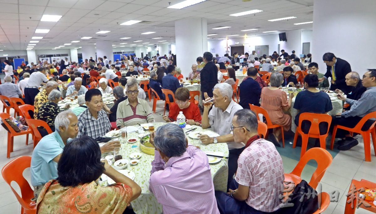 华教战士谢幕礼 叶新田荣休 受委新纪元董事部永久名誉主席