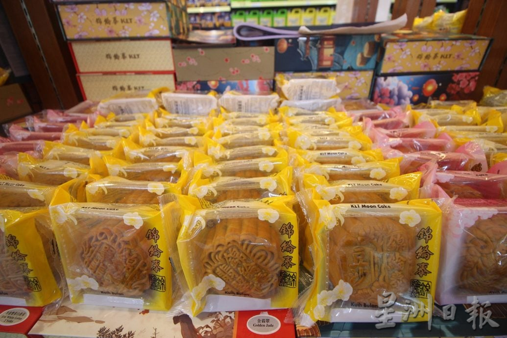 东:月饼不只讲求馅美创新,礼盒也讲究大方得体