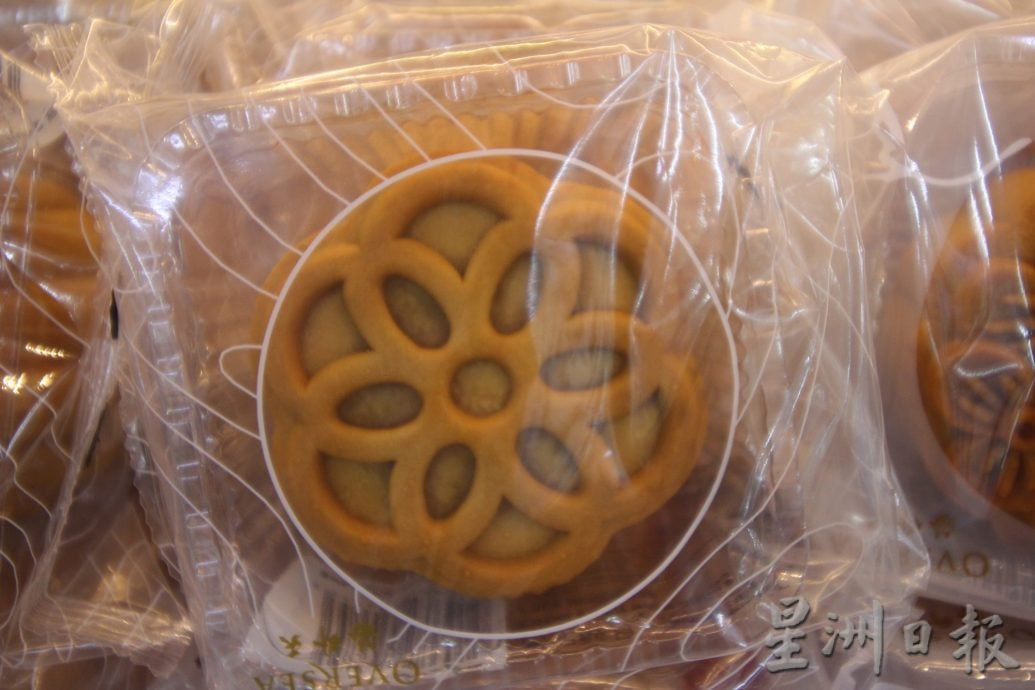 东:月饼不只讲求馅美创新,礼盒也讲究大方得体