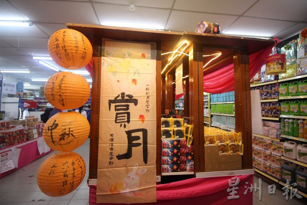 东:月饼不只讲求馅美创新,礼盒也讲究大方得体