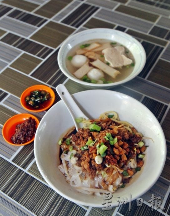 （预编20/9见报）大都会/吃货来啰/繁华都市大树底下的传统华人摊  Waley's Corner新鲜猪肉粉征服祖孙三代味蕾