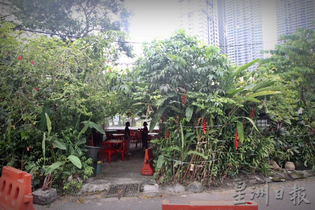 （预编20/9见报）大都会/吃货来啰/繁华都市大树底下的传统华人摊  Waley's Corner新鲜猪肉粉征服祖孙三代味蕾