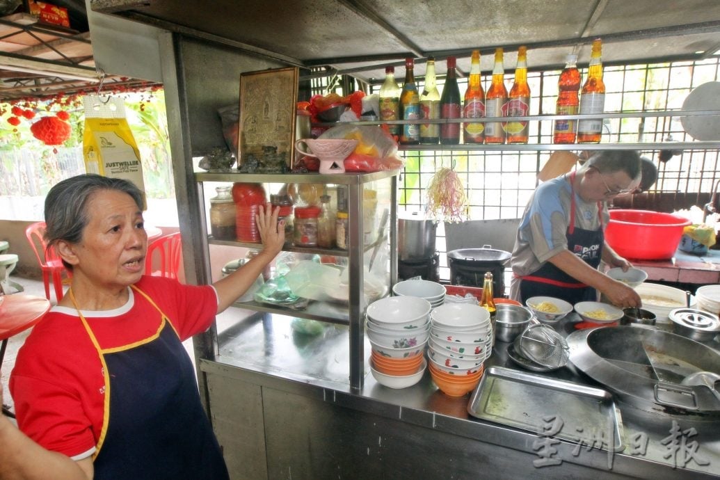 （预编20/9见报）大都会/吃货来啰/繁华都市大树底下的传统华人摊  Waley's Corner新鲜猪肉粉征服祖孙三代味蕾