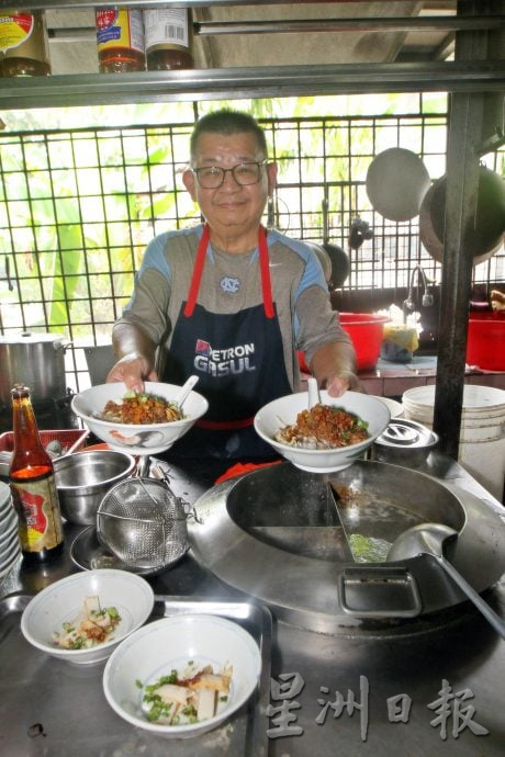 （预编20/9见报）大都会/吃货来啰/繁华都市大树底下的传统华人摊  Waley's Corner新鲜猪肉粉征服祖孙三代味蕾
