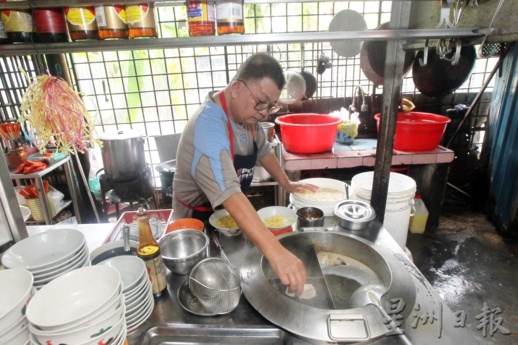 （预编20/9见报）大都会/吃货来啰/繁华都市大树底下的传统华人摊  Waley's Corner新鲜猪肉粉征服祖孙三代味蕾