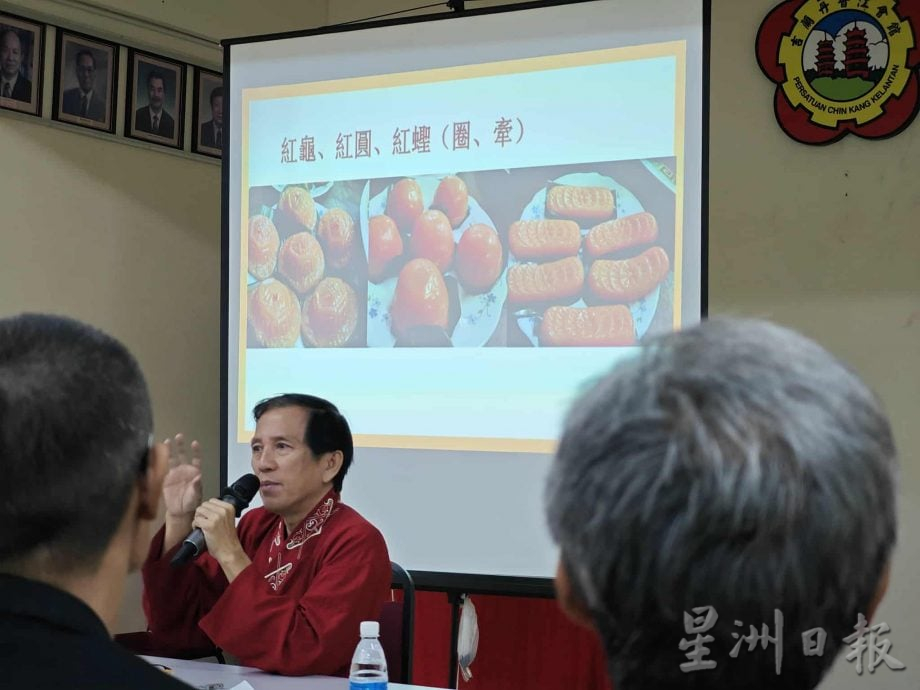 东:民俗研究者李永球指出,拜天公习俗主要由福建闽南人带入马来西亚,经过时间长久的发展,各籍贯及友族习俗交融混合,是必然的发展规律。