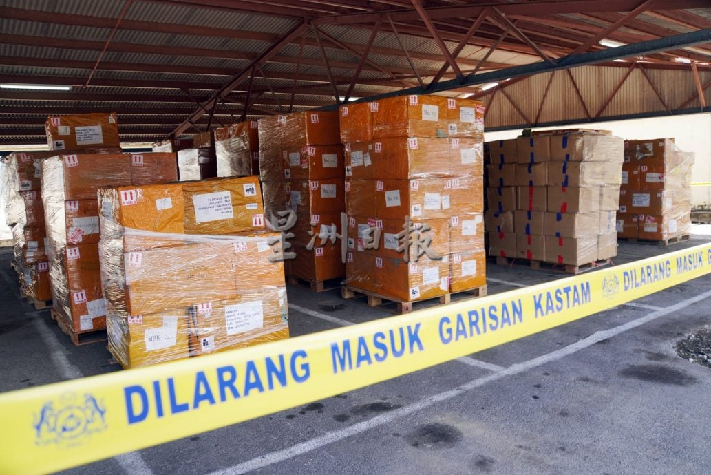 （全国版）跟进2走私电子烟到泰案，玻关税局破获藏电子烟货仓