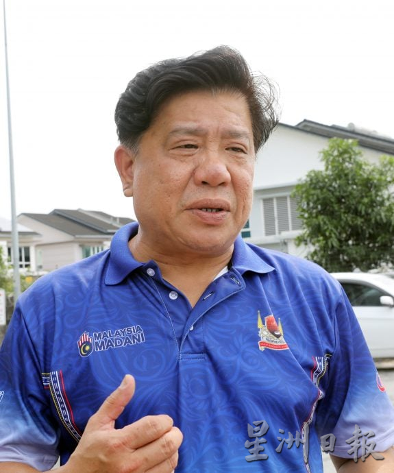 大都会/进出路口路况欠佳,发展商受指示一周内改善!