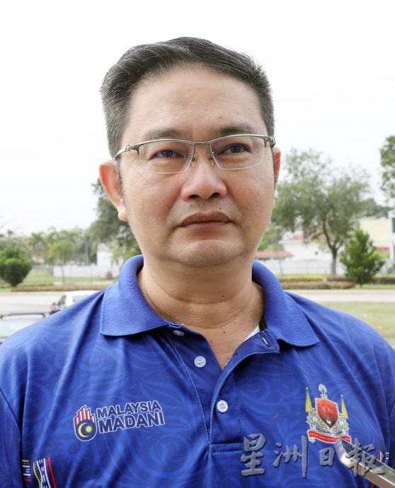 大都会/进出路口路况欠佳,发展商受指示一周内改善!