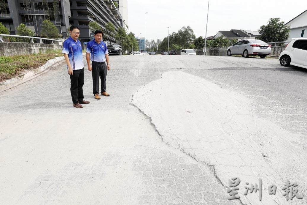 大都会/进出路口路况欠佳,发展商受指示一周内改善!